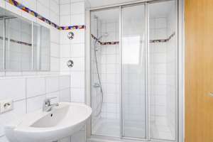 Unten das Leben, oben die Ruhe – Maisonette-Wohnung zwischen Stadt und Grün – Die vollständige Adresse der Immobilie erhältst du vom Anbieter., 70599 Plieningen (Ortsteil), Stuttgart – Vorschaubild 8