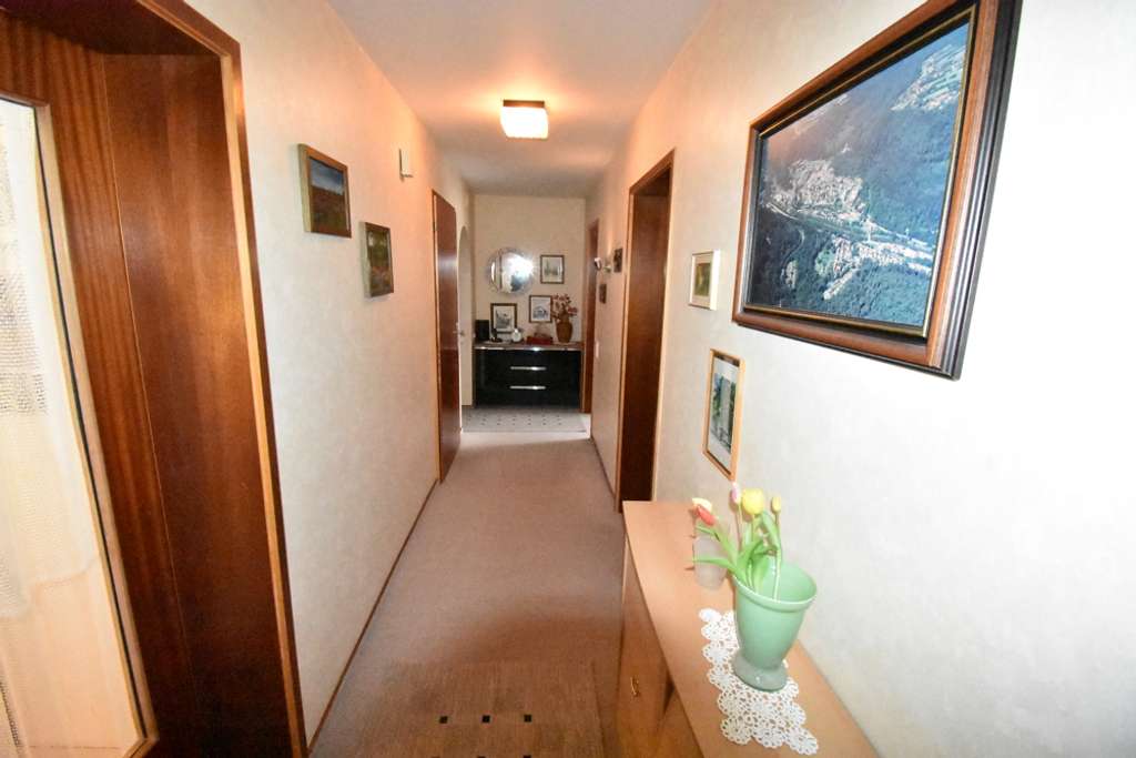 Immobilie in Bad Liebenzell - **Wohnen auf der Sonnenseite**Großzügiges Einfamilienhaus mit Einliegerwohnung in Waldrandlage** - Bild 4