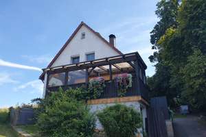 Freistehendes Einfamilienhaus mit zwei Garagen in ruhiger, naturverbundener Lage im Gemeindegebiet B – Die vollständige Adresse der Immobilie erhältst du vom Anbieter., 95463 Bindlach – Vorschaubild 1