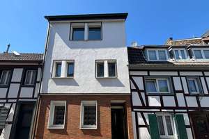 IHR WOHNPROJEKT MIT POTENZIAL – STADTHAUS MIT CHARAKTER UND PERSPEKTIVE IN ATTRAKTIVER RHEINLAGE – Die vollständige Adresse der Immobilie erhältst du vom Anbieter., 53227 Oberkassel, Bonn – Vorschaubild 2