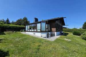 Massiv gebautes Haus mit hoher Privatsphäre im Feriendorf Bromskirchen - PROVISIONSFREI! – Waldeck-Frankenberg (Kreis) – Vorschaubild 1