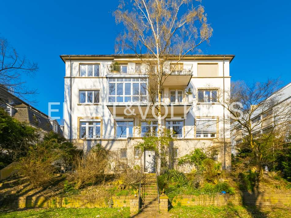 Rückansicht des Gebäudes mi...