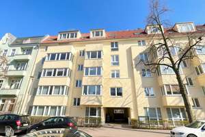 Starke Nachfrage trifft seltenes Angebot: 2 Zimmer mit Loggia und Aufzug – Die vollständige Adresse der Immobilie erhältst du vom Anbieter., 12489 Adlershof, Berlin – Vorschaubild 1