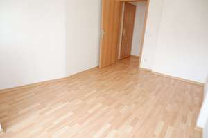 Laminat+Balkon+Bad mit Wanne - Frei ab 1.2.26 – Heimgarten 108, 9127 Gablenz, Chemnitz – Vorschaubild 3