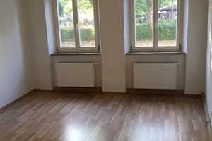 Mitten in Fürth-City ! Hübsche 2-Zimmer-Altbau-Erdgeschoß-Wohnung mit Gartenanteil und Stellplatz – Gustav-Schickedanz-Straße 1, 90762 Fürth – Vorschaubild 1