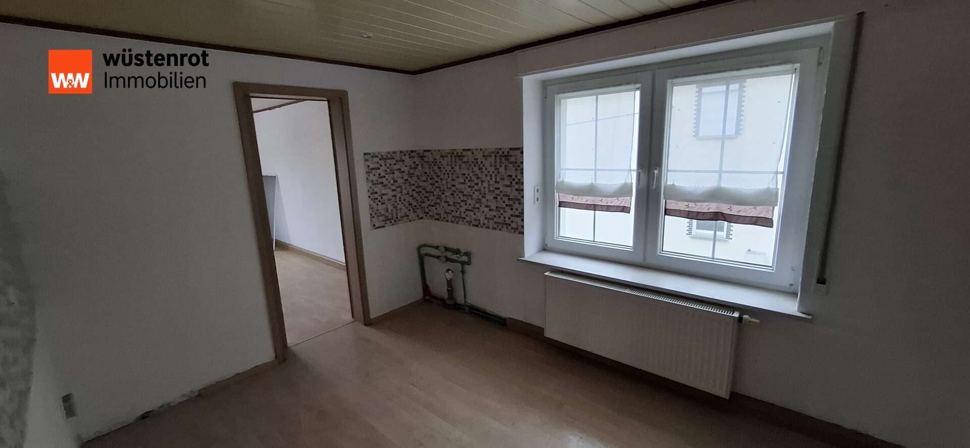 Immobilie in Königsbrück - Wohnhaus mit Nebengelass, Garagen und Verkaufspavillon - Bild 2