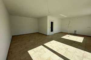 Modernes Reihenmittelhaus mit Garten und Carport in Wörth an der Donau – Zeininger Weg 10, 93086 Wörth an der Donau – Vorschaubild 3