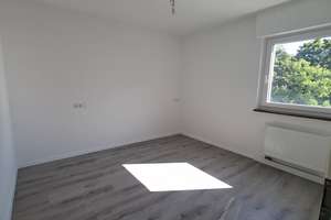 3-Zimmer-Wohnung mit Balkon und Blick ins Grüne in Stuttgart – Gundelsheimer Straße 18, 70437 Rot, Stuttgart – Vorschaubild 2