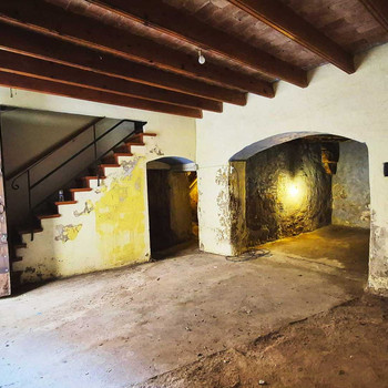 Steinhaus in Torroella de Montgrí. Steinhaus mit ca. 216 m² bebauter Fläche zum Renovieren. Verteilt