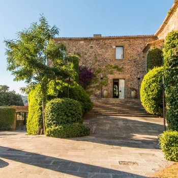 Beeindruckende mittelalterliche Burg mit Mauern in Girona, Baix Empordà, zu verkaufen. Perfekt erhal