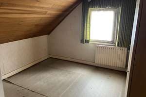 Sanierungsbedürftiges Einfamilienhaus mit großem Grundstück – Die vollständige Adresse der Immobilie erhältst du vom Anbieter., 41472 Holzheim, Neuss – Vorschaubild 5