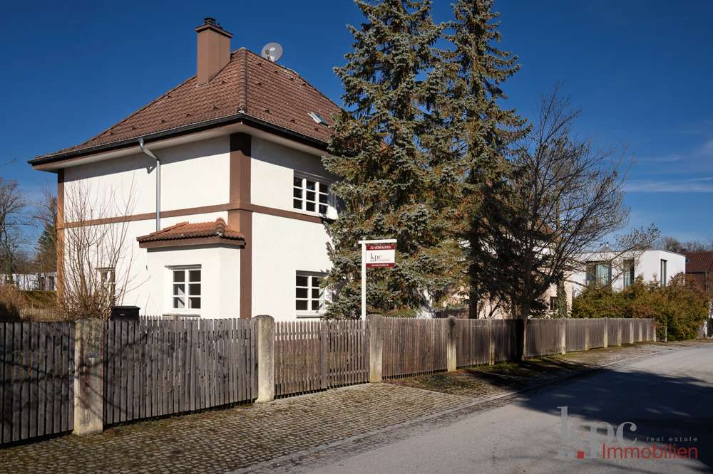 Gräfelfing! Walmdach-Villa mit sep. Gästehaus auf über 1.200m² Grund! Ausbaureserve (DG)!, München Kreis – Bild 3