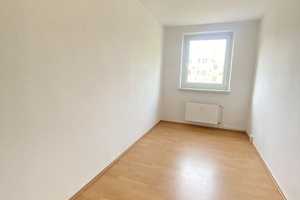 //  Gemütliche 4-RW * sonniger West-Balkon * Tageslichtbad mit Wanne * ideal für Familien \\ – Förderstedter Str. 94, 39112 Magdeburg – Vorschaubild 4