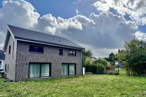 Smart-home und energetisch TOP - Neubau sucht neue Familie – Die vollständige Adresse der Immobilie erhältst du vom Anbieter., 42781 Haan – Vorschaubild 2
