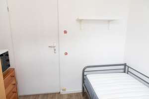 Helles, renoviertes WG-Zimmer für € 450,- inkl. NK/- Bad/WC zur Mitbenutzung! – Kazmairstr. 24, 80339 Schwanthalerhöhe (Ortsteil), München – Vorschaubild 8
