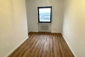 Frisch modernisiertes Reihenendhaus mit Einbauküche, Kamin und Garage – Traunsteiner Straße 2, 65205 Delkenheim, Wiesbaden – Vorschaubild 9