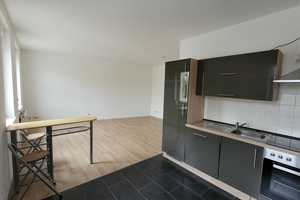 Sonnige Wohnung mit Balkon und Einbauküche* – Augustusburger Straße 149, 9126 Chemnitz – Vorschaubild 1