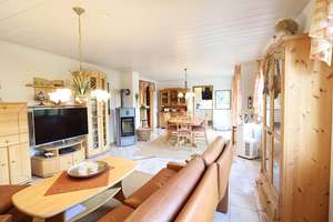 Großzügig wohnen. Naturnah leben. 3,5-Zimmer mit Kaminofen & Balkon & Erholungswiese & Garage – Charlottenstraße 22, 74629 Pfedelbach – Vorschaubild 2