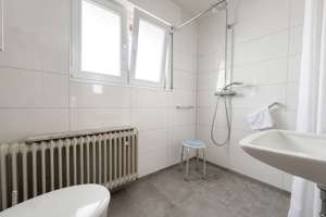 Großzügiger Familientraum mit Dachterrasse, Garten, Garage & 6 Zimmern in Niederkassel – Die vollständige Adresse der Immobilie erhältst du vom Anbieter., 53859 Niederkassel – Vorschaubild 9