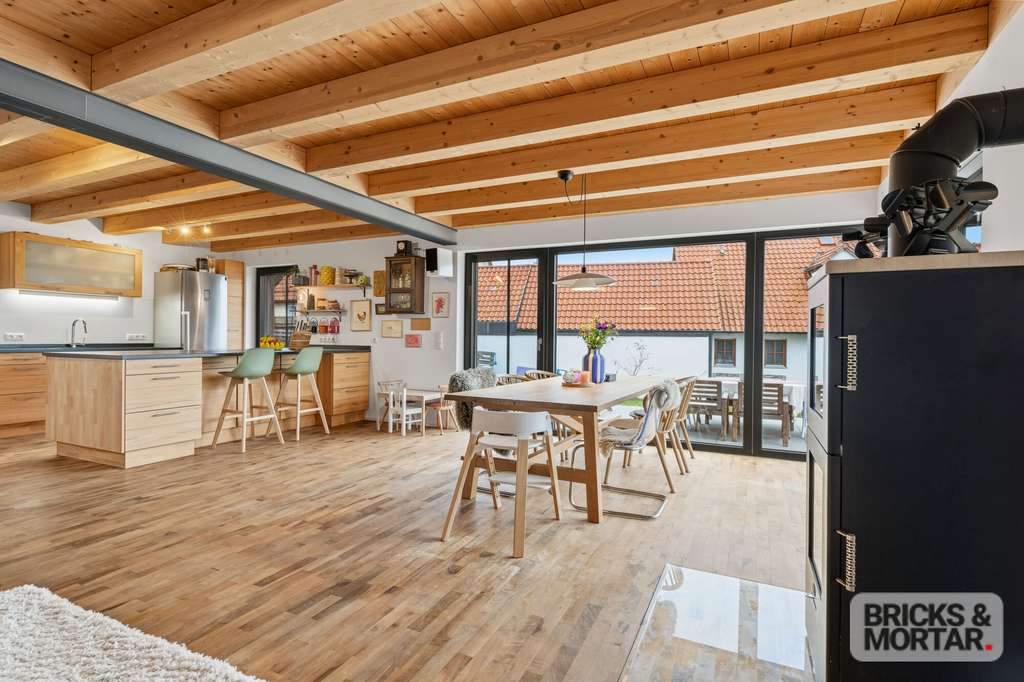 Immobilie in Zusmarshausen - Design trifft Nachhaltigkeit: Architekten-Holzhaus im Passivhausstandard mit Panoramablick - Bild 2