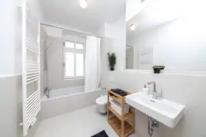 Cozy 2 Room Apartment in Friedrichshain (Available August only) – Seumestraße 2, 10245 Berlin – Vorschaubild 3