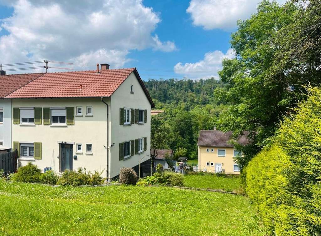 Immobilie in Weikersheim - Wunderschönes Reihenhaus mit Terrassen und Garten - Bild 0