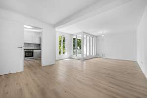 NEUE FOTOS nach RENOVIERUNG:
1 Min. RHEINUFER, 2 Min. CARLSPLATZ, 3. Min. ALTSTADT, 5. Min. zur KÖ!