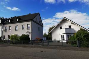 Provisionsfrei! Zwei Häuser mit 4 Garagen auf einem Grundstück zentral gelegen in Asbach (Neuwied) – Die vollständige Adresse der Immobilie erhältst du vom Anbieter., 53567 Asbach – Vorschaubild 1