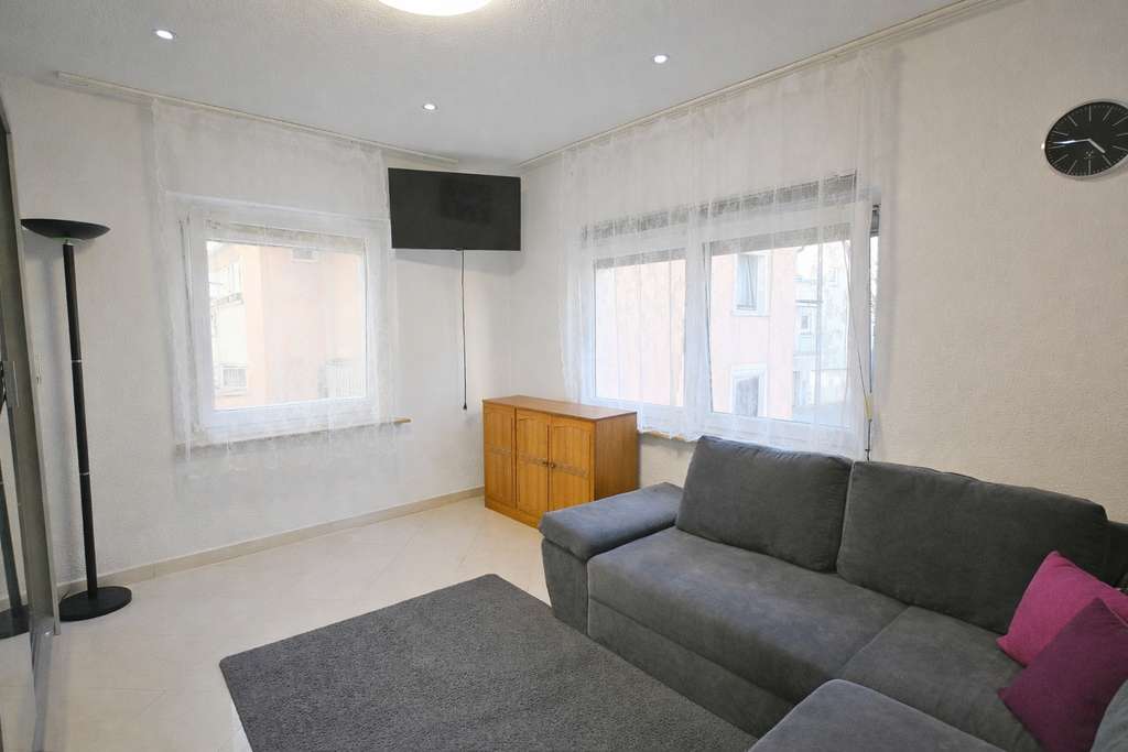 Immobilie in Weingarten - Kapitalanleger aufgepasst: Solides Wohnhaus mit 3 Wohnungen in Nähe zur Hochschule - Bild 2