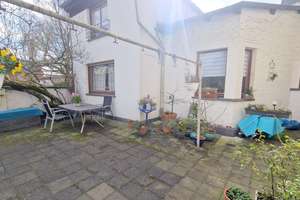Dreifamilienhaus mit 108 m², 56 m² und 57 m² Wohnfläche mit charmantem Innenhof. – Die vollständige Adresse der Immobilie erhältst du vom Anbieter., 46145 Sterkrade-Mitte, Oberhausen – Vorschaubild 2