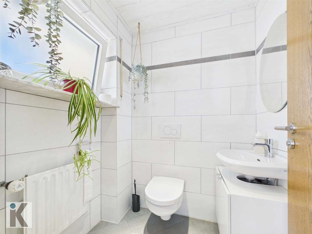 Immobilie in Ellerstadt - Großzügiges Familienhaus mit Pool, Terrasse und Balkon in ruhiger Lage - Bild 4