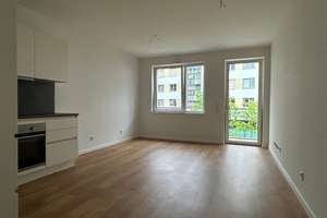 Schöne 2-Zimmer-Wohnung mit Einbauküche und Balkon | kurzfristig verfügbar  – Moltkestraße 25a, 40477 Pempelfort, Düsseldorf – Vorschaubild 1