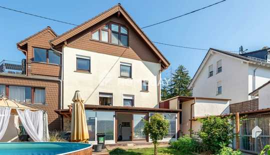 Bild von Großzügige Doppelhaushälfte mit Garten und Außenpool in begehrter Lage von Wiesbaden