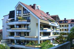 Tolle freie 2-Zi-Whg mit großem Balkon und TG-Stellplatz in hervorragender Lage, provisionsfrei!