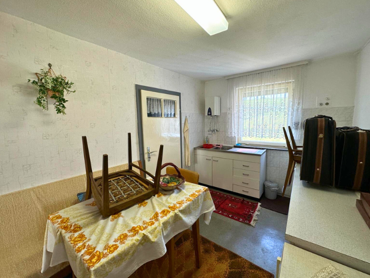 Immobilie in Bad Urach - Familienfreundliches Zuhause mit viel Platz, Garten und zwei Garagen - Bild 8