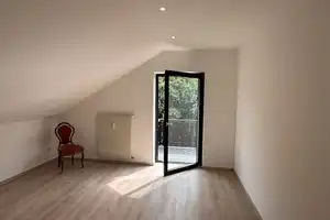 Frisch Renoviert - Dachgeschosswohnung in ruhiger Lage mit großzügigem Balkon und Tiefgaragenstellpl – München – Vorschaubild 9
