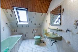 ***Zeitloses Zweifamilienhaus in Oyten: Wohnkomfort mit Kamin, 2 Garagen und mehr – Die vollständige Adresse der Immobilie erhältst du vom Anbieter., 28876 Oyten – Vorschaubild 32