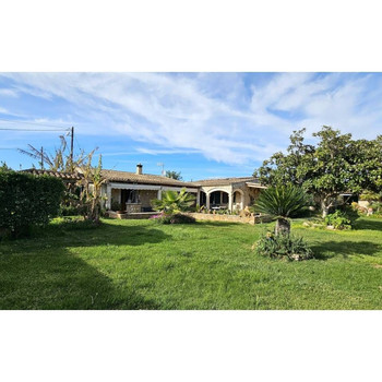 Ein schönes Anwesen mit Pool und Obstbäumen in Binissalem