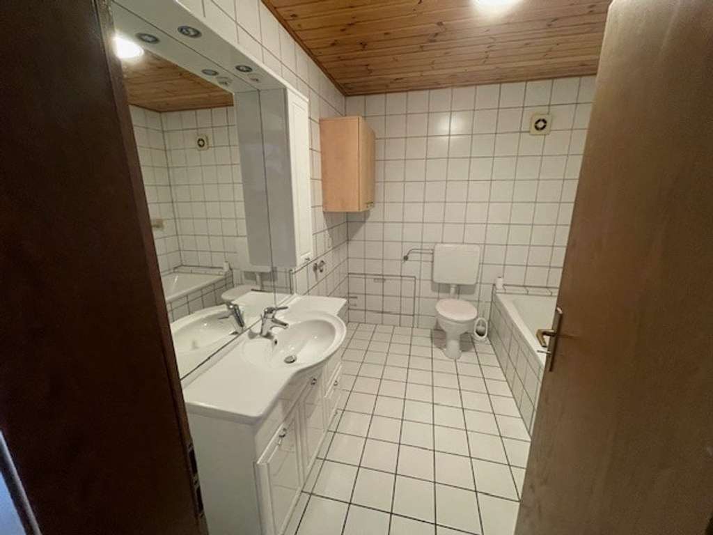 Immobilie in Sinsheim - 2-Zimmerwohnung mit Kochnische und Tiefgaragenstellplatz - Bild 2