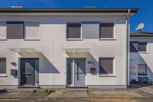 Modernes Reihenmittelhaus mit Energieeffizienzklasse A+