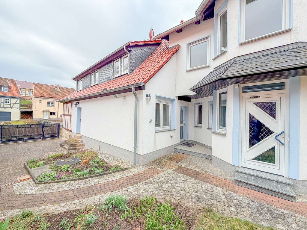Immobilie in Dingelstädt - Sonne, Freiheit, Zuhause – Haus mit Dachterrasse & Einliegerwohnung - Bild 2