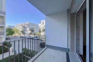 Sofort bezugsfrei: Neuwertige 2-Zimmer-Wohnung mit überdachtem Balkon plus Garagenstellplatz! – 80807 Alte Heide-Hirschau, München – Vorschaubild 2