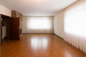 Gepflegtes Einfamilienhaus mit Garten und Garage in Berlin – Hochjagdstraße 8, 13469 Waidmannslust, Berlin – Vorschaubild 1