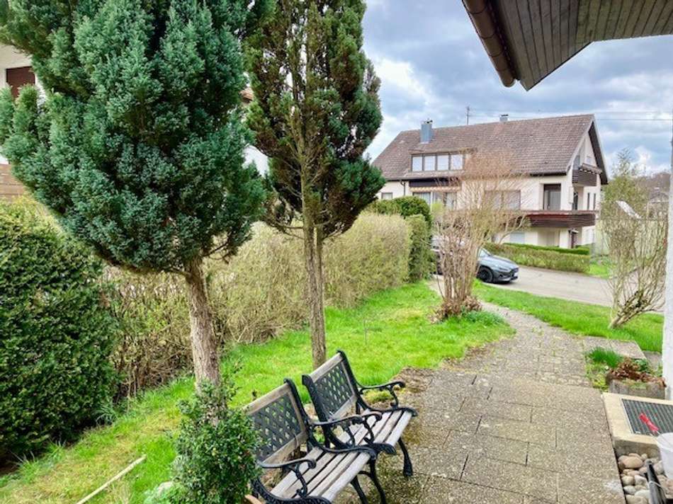 Vorplatz Eingang EG