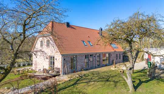 Bild von Beeindruckendes Anwesen mit Pferdehaltung: Historischer Charme trifft modernes Ambiente