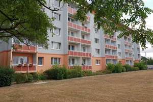 Abbestr. 44, renovierte 2-Zimmer-WE, großer Balkon, ruhige Grünlage – Abbestr. 44, 6217 Merseburg – Vorschaubild 2