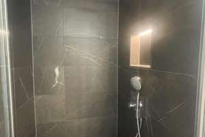 Ganz oben! * Lift * Dunkles Parkett * Fußbodenheizung * tolles Bad mit Wanne & Dusche * LED-Licht – 4277 Connewitz, Leipzig – Vorschaubild 12