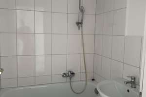 ** Helle renovierte 3 Zimmer Dachgeschoss-Wohnung in Leverkusen Quettingen, Burgloch** – 51381 Quettingen, Leverkusen – Vorschaubild 4