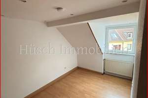 *huesch-immobilien*
Renovierte 2-Zimmer-Dachgeschosswohnung mit Balkon + Spitzboden in Essen-Zentru – Die vollständige Adresse der Immobilie erhältst du vom Anbieter., 45143 Altendorf, Essen – Vorschaubild 9