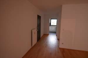 Hochwertig renovierte 3 Zi. Wohnung mit Küche, Luxusbad + sep. WC, nahe der U-Bahn, ruhig, Südaus.! – Treitschkestr. 9, 80992 Alt-Moosach, München – Vorschaubild 17